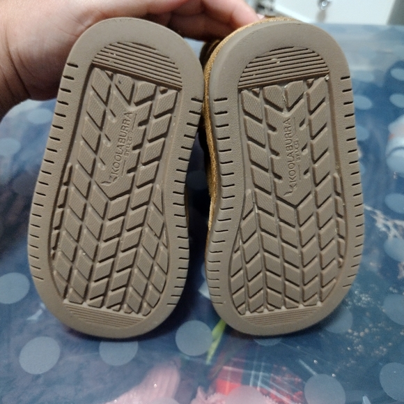 Toddler size 6 Koolaburra Victoria short boot - Picture 6 of 7